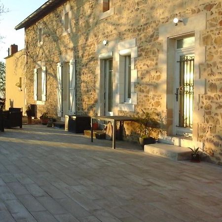 Gite Les Genets Le Vigeant Exteriör bild